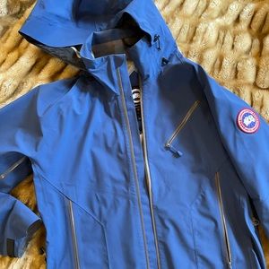 Gorgeous Canada Goose Raincoat (MENS LARGE!)